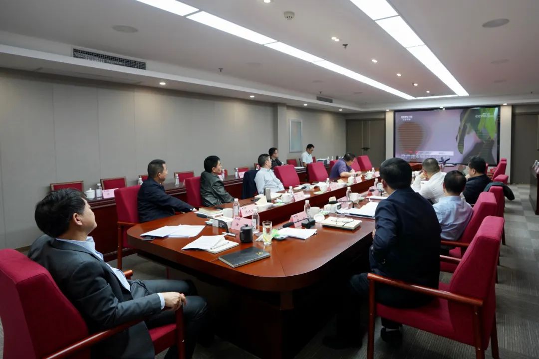 尊龙凯时集团党委理论学习中心组专题学习研讨总体国家安全观